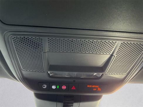 Used 2025 GMC Acadia Elevation image 11