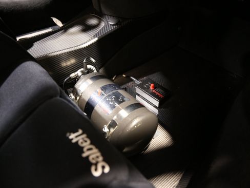 Used 2020 McLaren Senna image 23