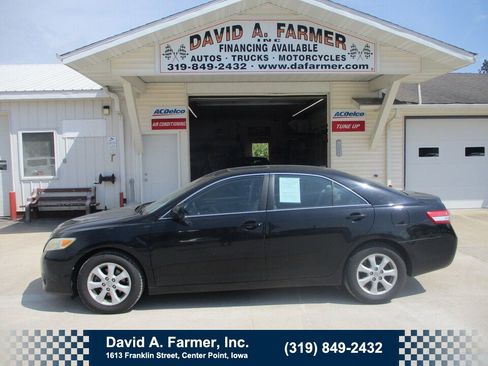 Used 2010 Toyota Camry LE FWD image 1