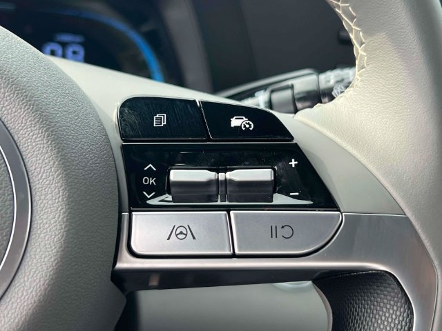 Certified 2025 Hyundai Elantra Sport FWD image 20