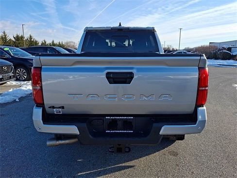 Certified 2025 Toyota Tacoma TRD Off-Road image 5