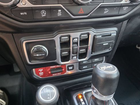 Used 2019 Jeep Wrangler Unlimited Rubicon AWD/4WD image 16