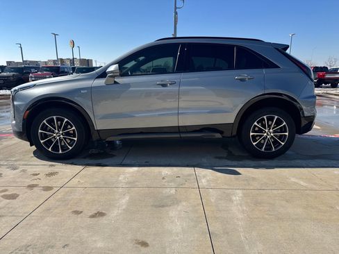 Used 2024 Cadillac XT4 Sport image 2