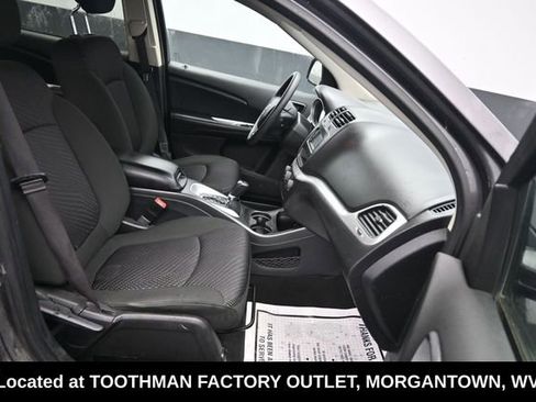 Used 2019 Dodge Journey SE FWD image 9