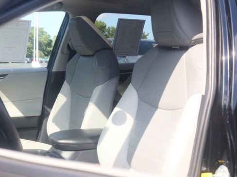 Used 2019 Toyota RAV4 XLE Premium w/ Cold Weather Package AWD/4WD image 8