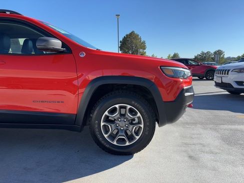 Used 2021 Jeep Cherokee Trailhawk image 2