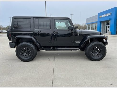 Used 2012 Jeep Wrangler Unlimited Sahara image 10