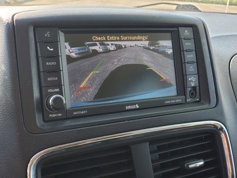 Used 2019 Dodge Grand Caravan SE w/ UConnect Hands-Free Group FWD image 14