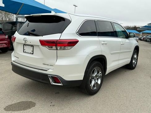 Used 2018 Toyota Highlander Limited Platinum image 3