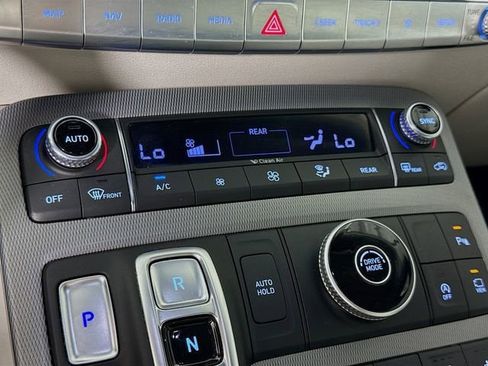 Used 2022 Hyundai Palisade Limited FWD image 16