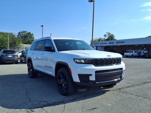 Used 2025 Jeep Grand Cherokee L Laredo AWD/4WD image 19