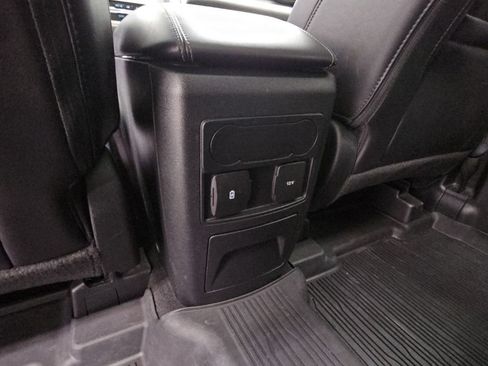 Used 2022 Ford Explorer XLT w/ Equipment Group 202A AWD/4WD image 33