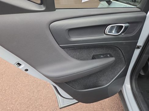 Used 2021 Volvo XC40 T5 R-Design w/ Climate Package image 21
