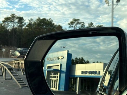 Used 2025 GMC Yukon XL Denali image 33