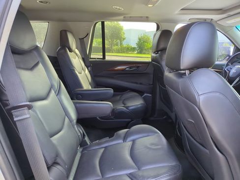 Used 2018 Cadillac Escalade Luxury RWD image 23