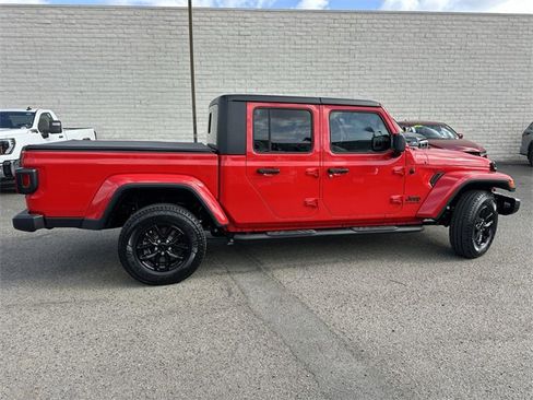 Used 2021 Jeep Gladiator Sport image 3