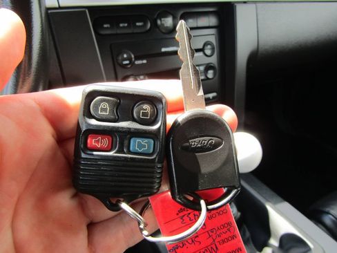 Used 2006 Ford Mustang GT RWD image 39