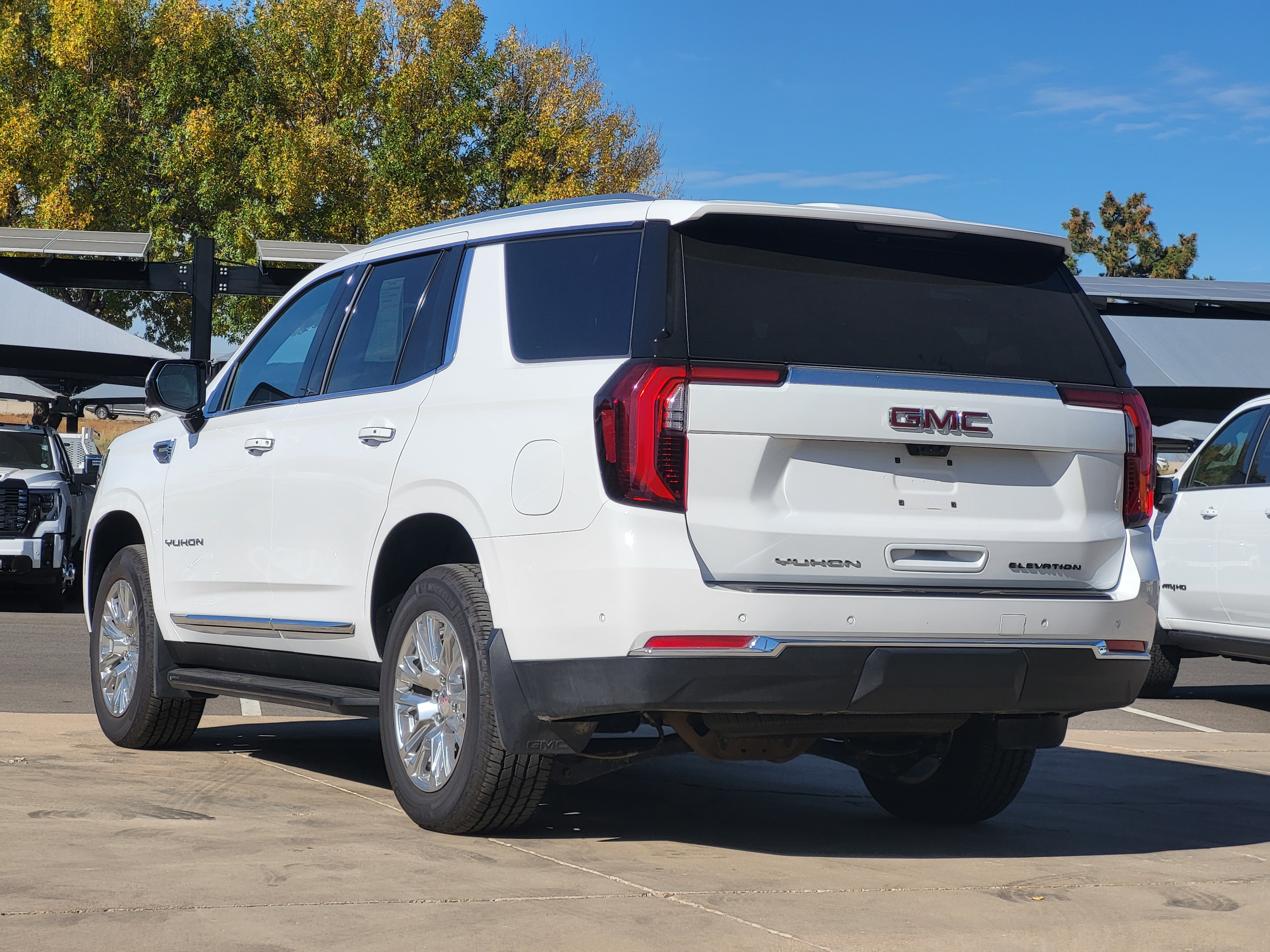 Used 2026 GMC Yukon Elevation w/ Elevation Premium Package AWD/4WD image 3