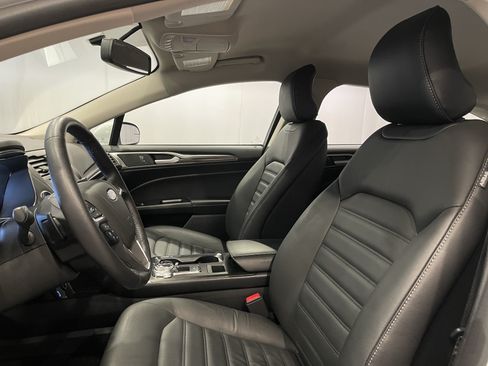 Used 2018 Ford Fusion SE w/ Fusion SE Technology Package AWD/4WD image 14