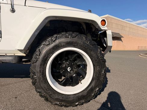 Used 2016 Jeep Wrangler Unlimited Sahara w/ Connectivity Group image 10