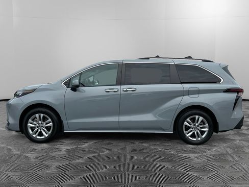 Used 2023 Toyota Sienna XLE Woodland Edition AWD/4WD image 2