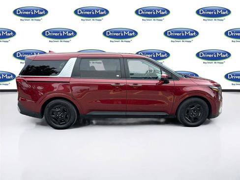 Used 2025 Kia Carnival FWD image 8
