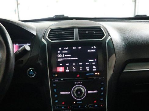 Used 2017 Ford Explorer Sport image 13