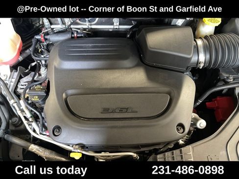 Used 2020 Chrysler Pacifica Touring-L Plus FWD image 10
