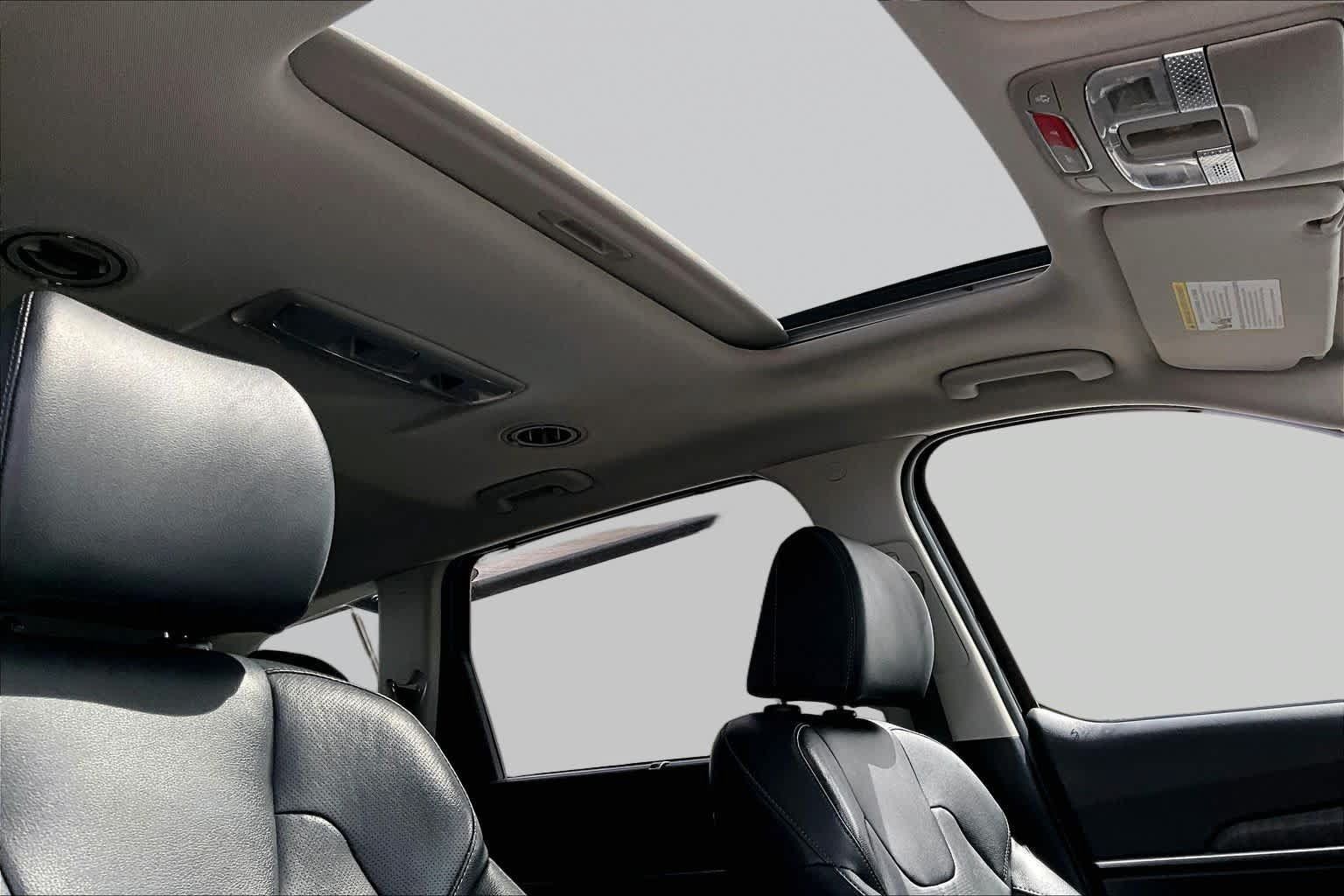 Used 2023 Kia Telluride EX w/ EX Captain's Chair Package FWD image 14