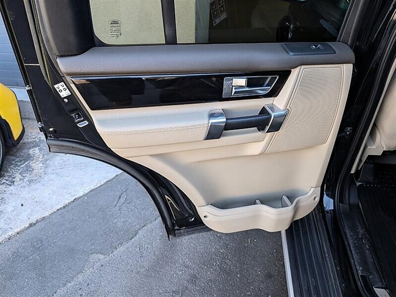 Used 2016 Land Rover LR4 HSE AWD/4WD image 25