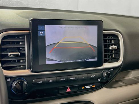 Used 2023 Hyundai Venue SEL image 13