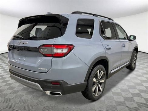 New 2025 Honda Pilot Touring image 6