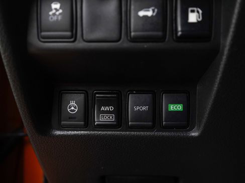 Used 2018 Nissan Rogue SV w/ Premium Package image 25