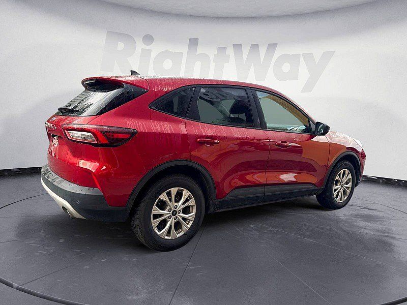 Used 2025 Ford Escape Active w/ Tech Pack #1 FWD image 5