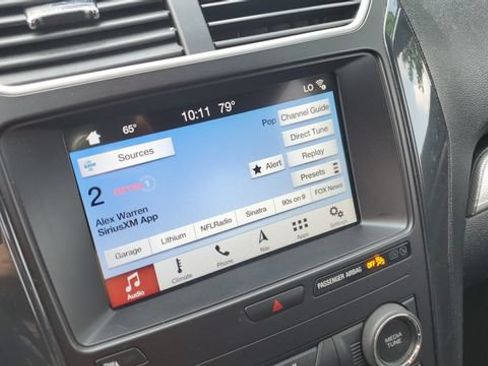 Used 2019 Ford Explorer XLT w/ Equipment Group 202A AWD/4WD image 13