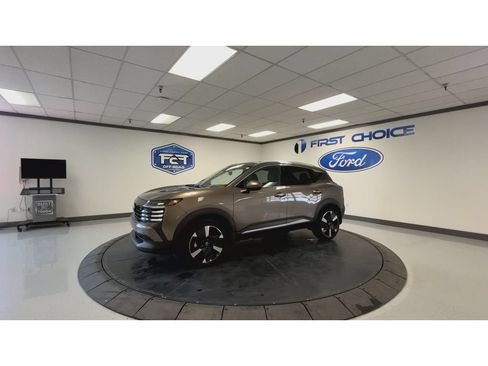 Used 2025 Nissan Kicks SR w/ SR Premium Package AWD/4WD image 6