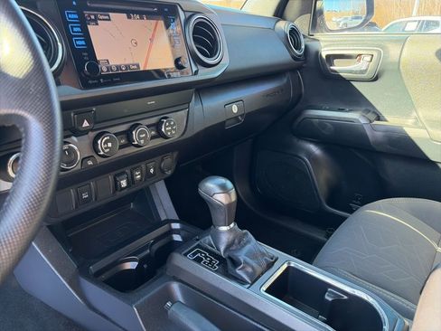 Used 2019 Toyota Tacoma TRD Off-Road image 19