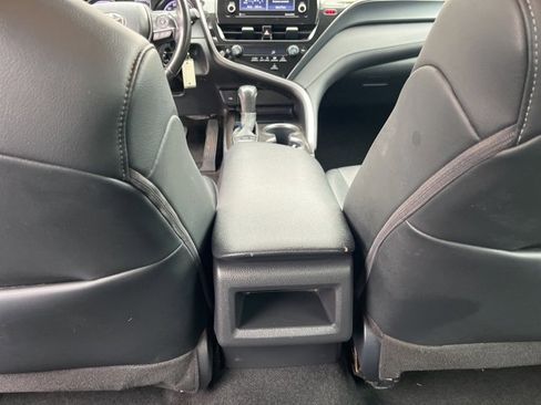 Used 2023 Toyota Camry SE image 14