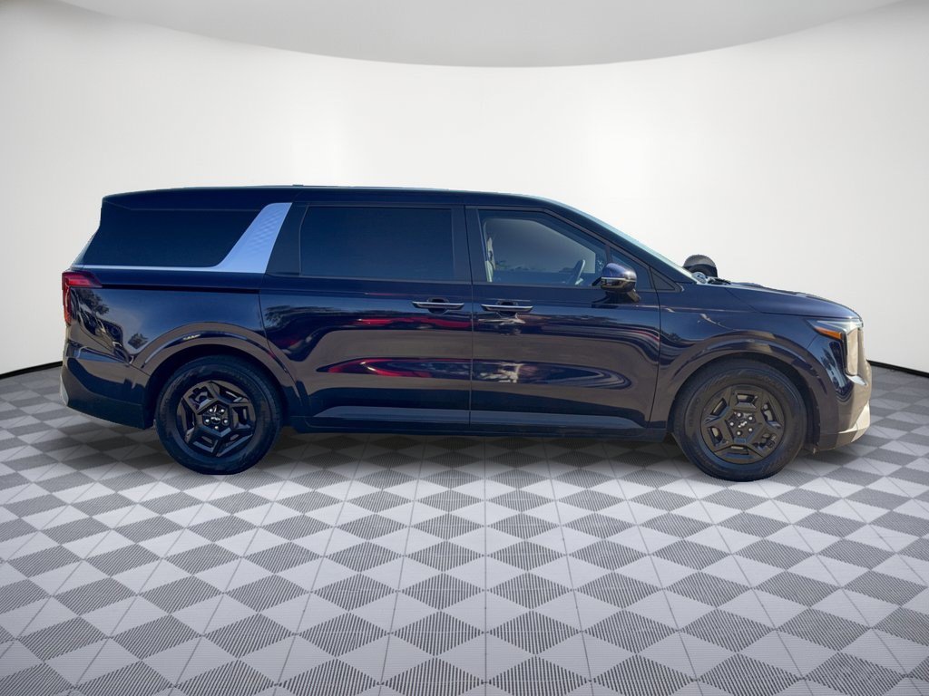 Used 2025 Kia Carnival FWD image 8