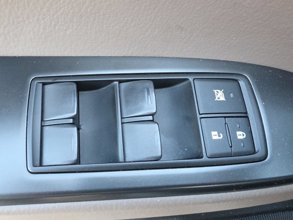 Used 2023 Lexus GX 460 Premium w/ Accessory Package AWD/4WD image 16