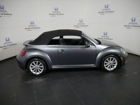 Used 2019 Volkswagen Beetle 2.0T SE image 3