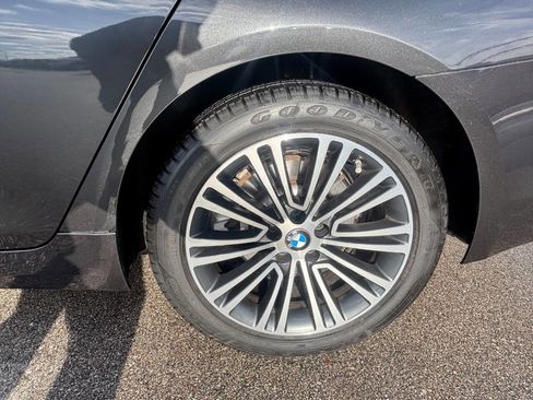 Used 2020 BMW 530i xDrive w/ Premium Package image 9