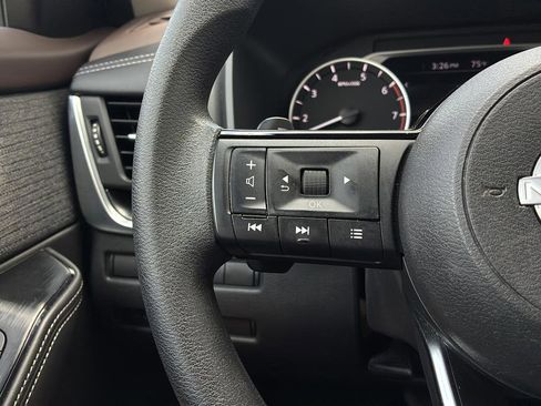 Used 2023 Nissan Rogue SV FWD image 27