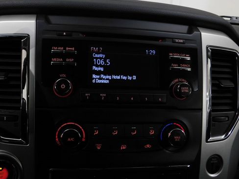 Used 2017 Nissan Titan SV image 54