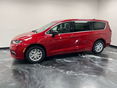 New 2026 Chrysler Pacifica Select FWD image 12