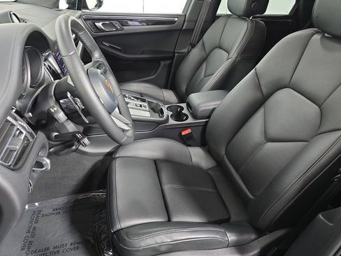 Certified 2026 Porsche Macan AWD/4WD image 5