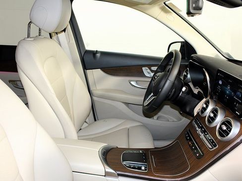 Used 2021 Mercedes-Benz GLC 300 4MATIC image 30