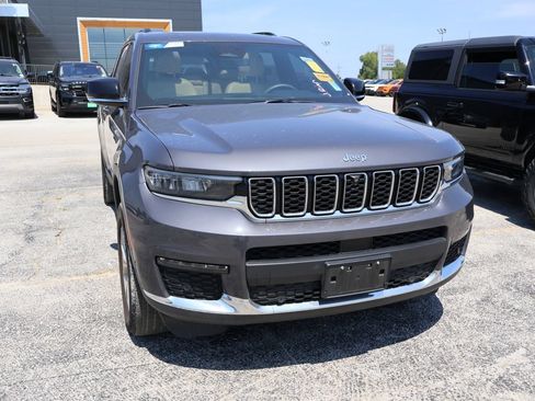 Used 2023 Jeep Grand Cherokee L Limited w/ Luxury Tech Group II AWD/4WD image 8