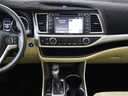 Used 2016 Toyota Highlander XLE image 13