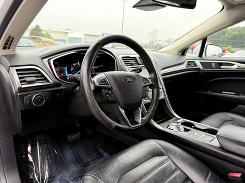 Used 2018 Ford Fusion SE w/ Equipment Group 602A FWD image 13